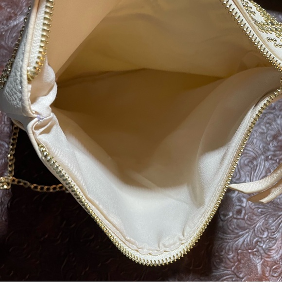 NWOT- Off White Gold Studded Fold Over Clutch w/ Long Chain Handle #H-20 - Picture 6 of 6